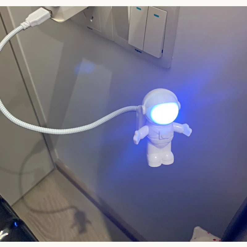 Astronaut Glow LED Desk Lamp – USB Powered Night Light